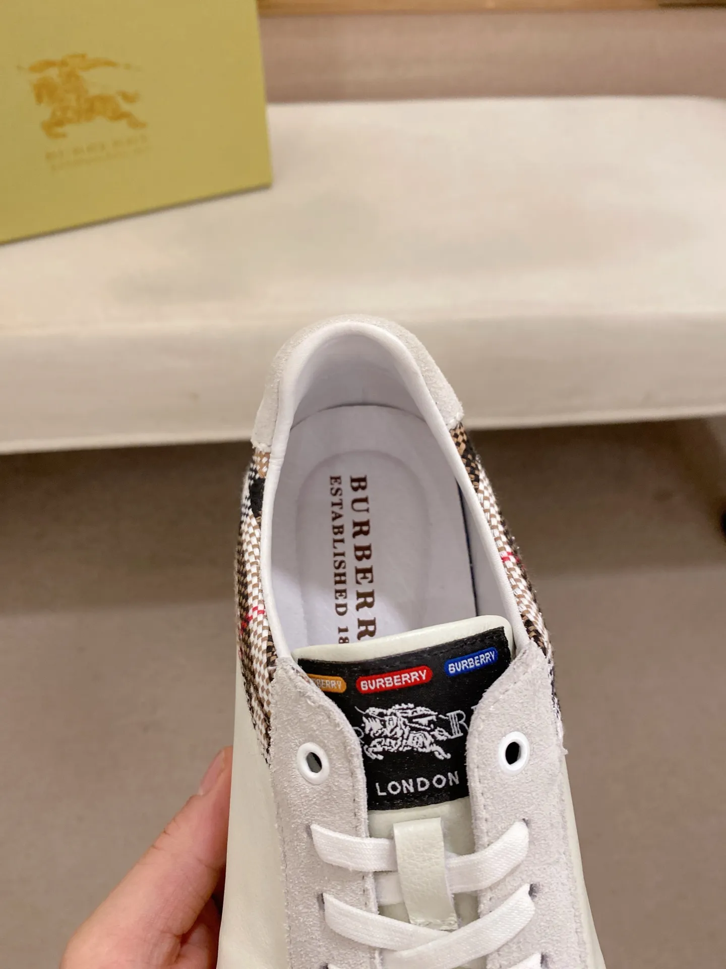 Men's shoes💰: 440💰🇮🇹🇮🇹The counters are synchronized with Burberry's top purchasing agents🔍🔍Synchronized sales. Positive code number: 38-44. Italian imported cowhide, fully imported sheepskin lining, sole: original sole provided by the original factory, exclusive movable molded sole, super comfortable, original factory follow-up order, 🔍🔍high quality, you can enter and leave the counter at will, welcome to compare (45 yuan for customization, no return or exchange)